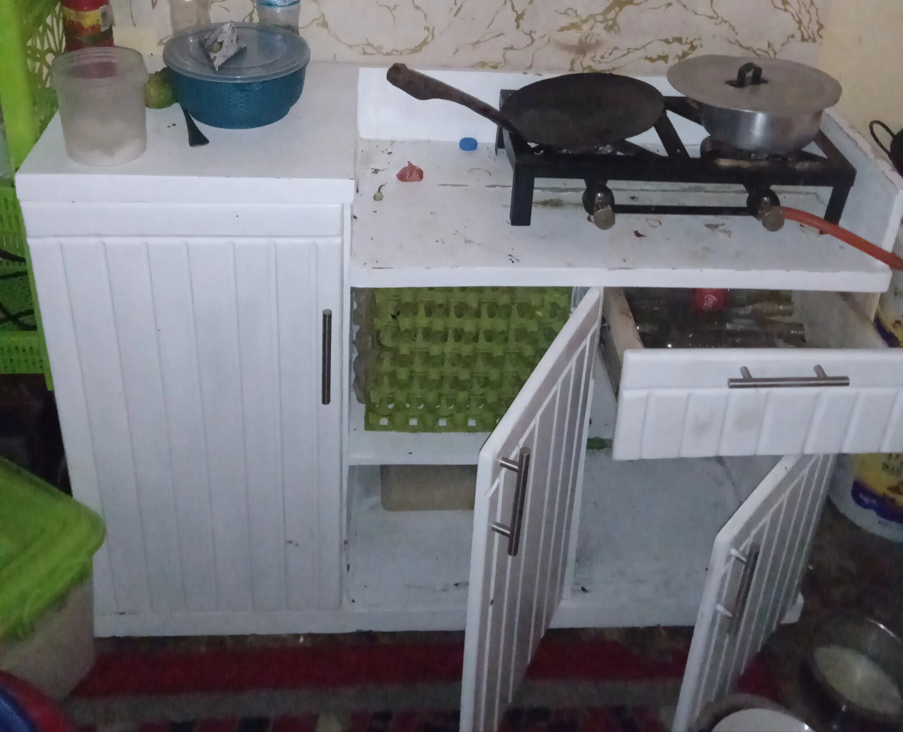 Kitchen cabinet mbao tupu