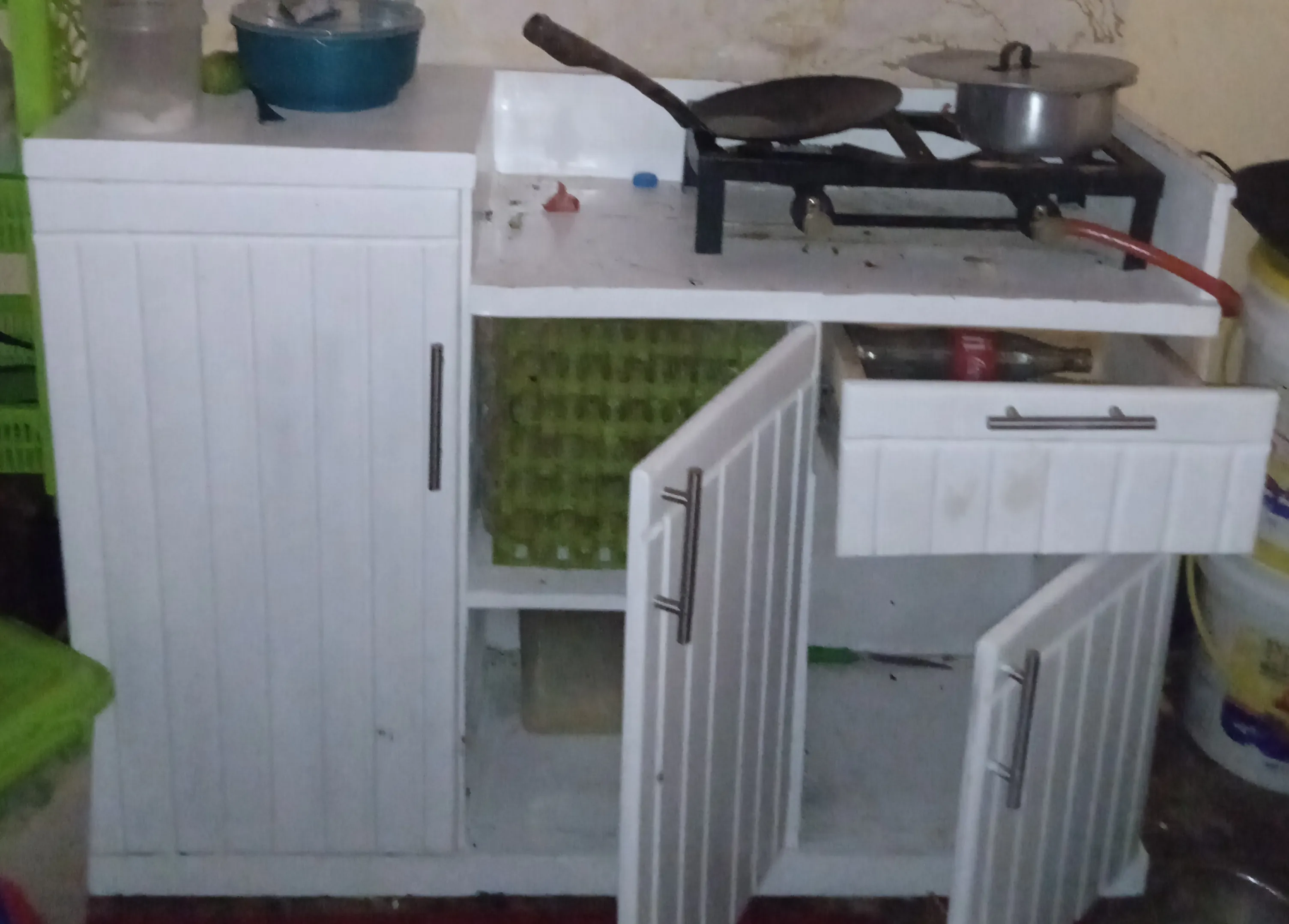 Kitchen cabinet mbao tupu