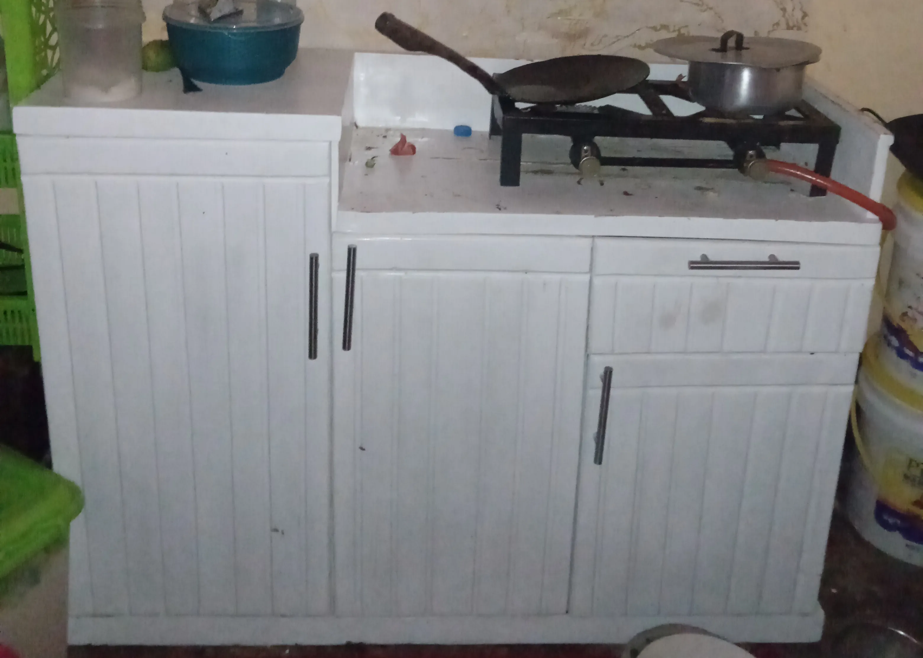 Kitchen cabinet mbao tupu